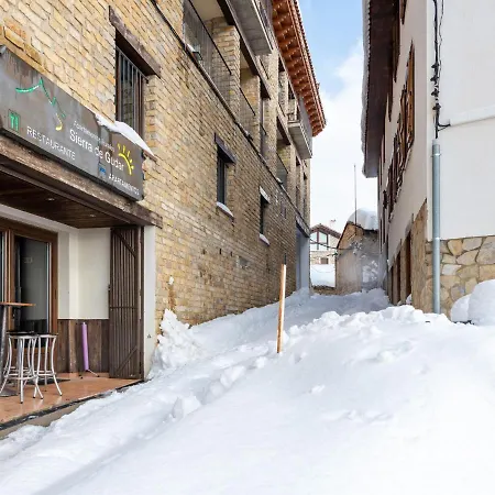 Contemporary In With Fireplace * Gúdar