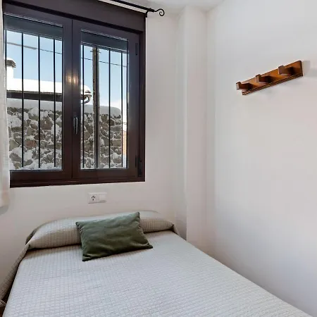 Apartament Contemporary In With Fireplace *